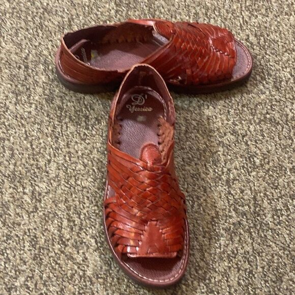 D Yessica Handmade Sandals Size 7/8